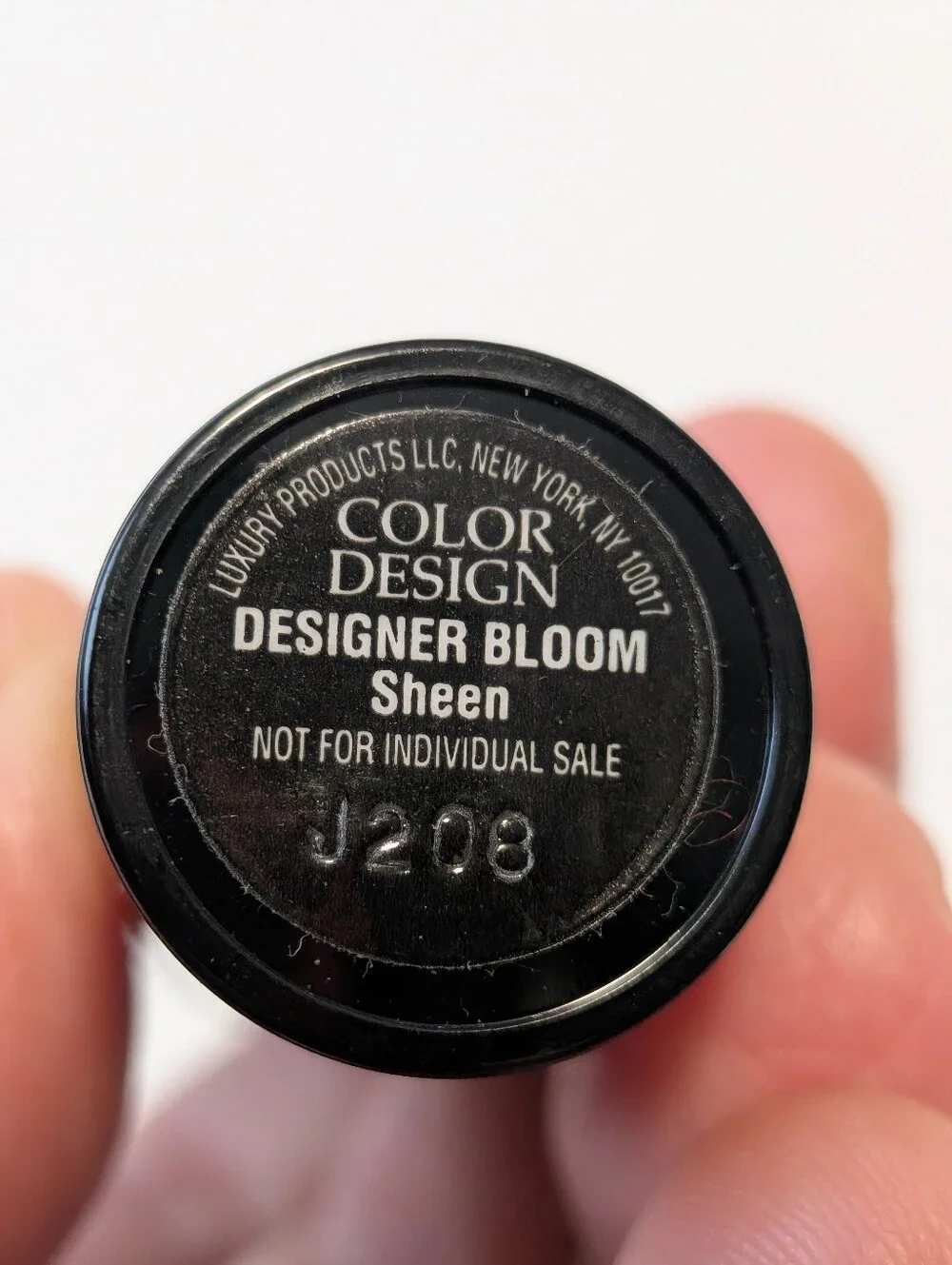 New'Lancome Lipstick Color Design Designer Bloom Sheen. It is a Standard Size